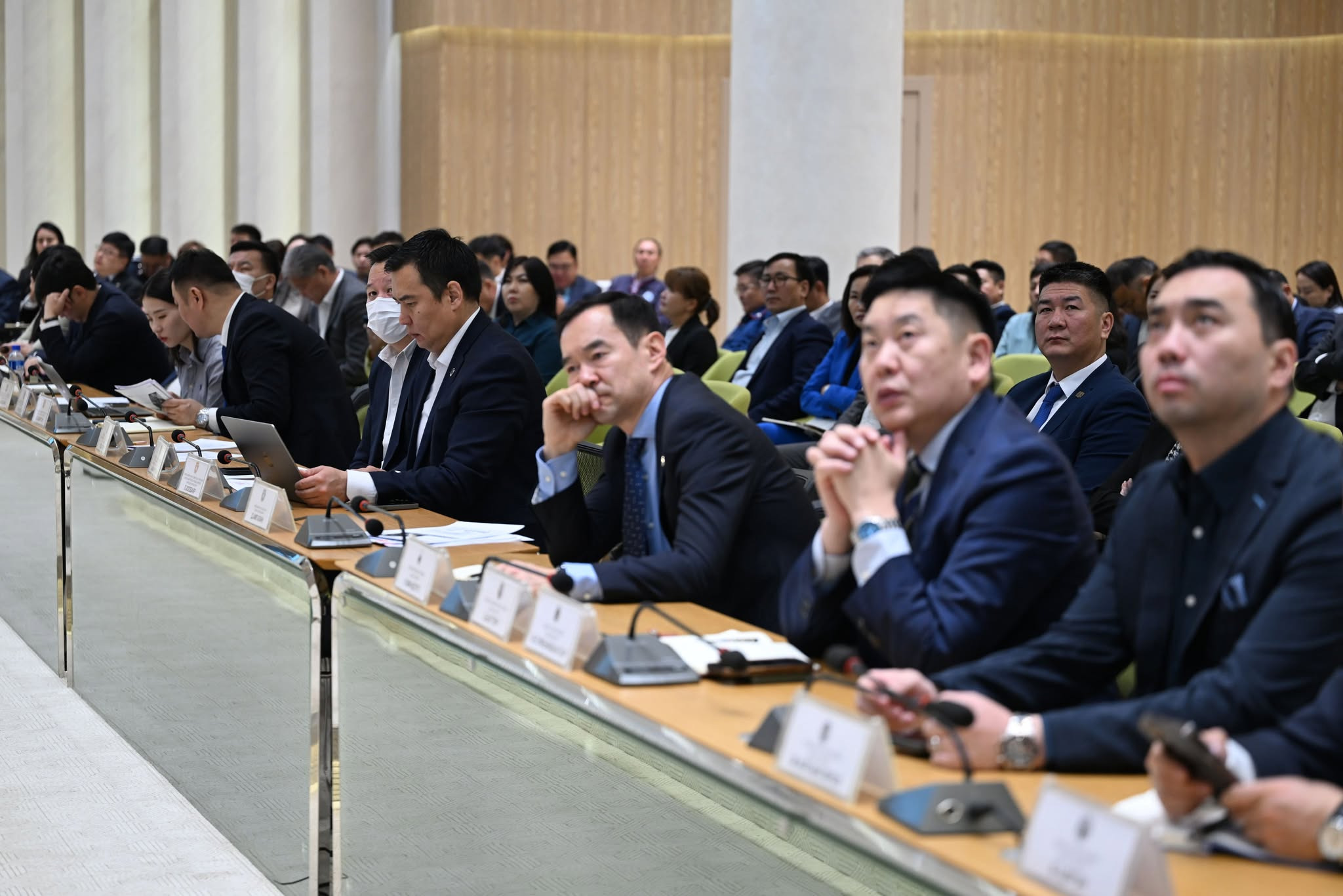ᠲᠣᠬᠢᠵᠢᠯᠲᠠ᠂ ᠨᠣᠭᠤᠭᠠᠨ ᠪᠠᠶᠢᠭᠤᠯᠤᠮᠵᠢ ᠶ᠋ᠢ ᠨᠡᠮᠡᢉᠳᠡᢉᠦᠯᠬᠦ ᠠᠵᠢᠯ  ᠢ ᠡᠷᠴᠢᠮᠵᠢᢉᠦᠯᠬᠦ ᠶ᠋ᠢ ᠡᢉᠦᠷᠭᠡ ᠪᠣᠯᠭᠠᠯ  ᠢᠶᠠᠨ